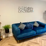Superb City Centre Apartment Within The City Walls
